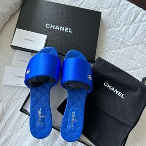 BNIB size 38.5 Chanel satin mules
